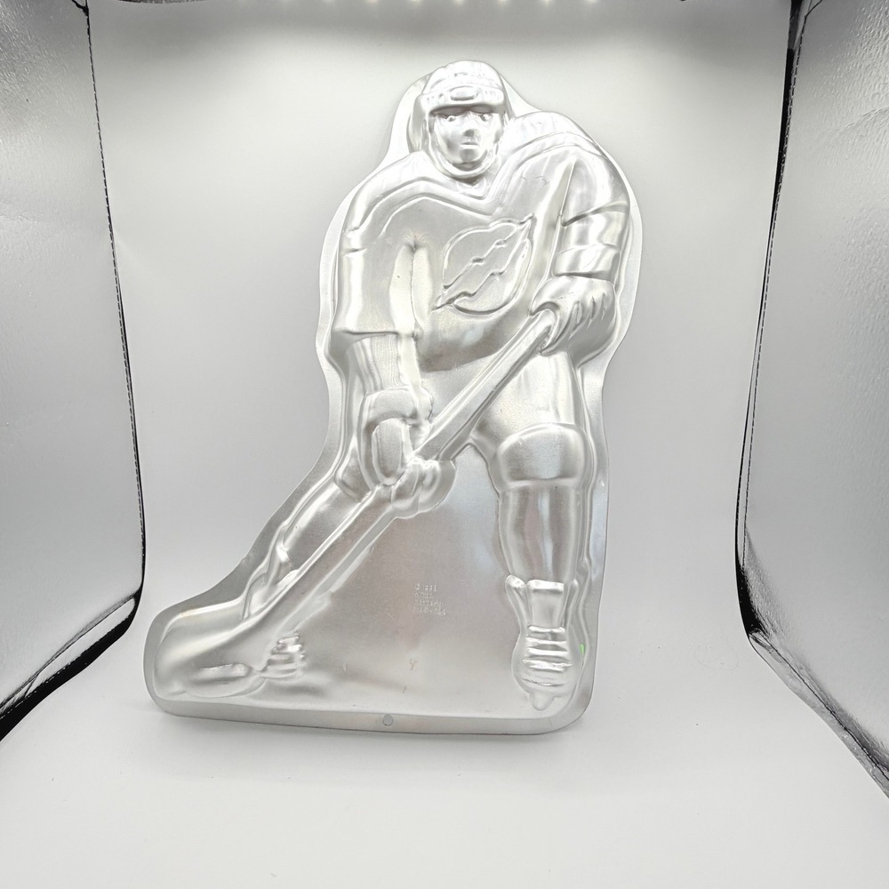 Wilton Hockey Player Cake Pan 1998 Silver Aluminum 2105-724 Sports NHL